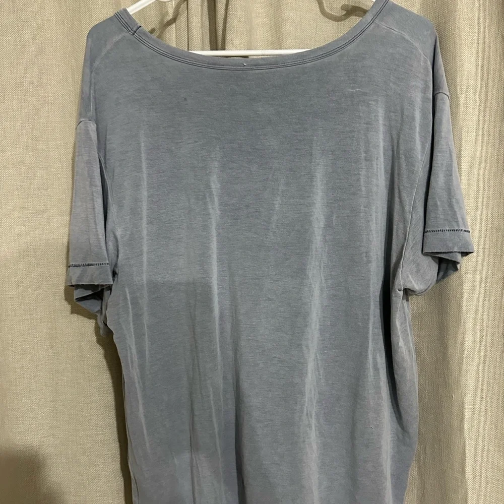 American Eagle Outfitters Women's Gray V-Neck Top - Picture 2 of 3
